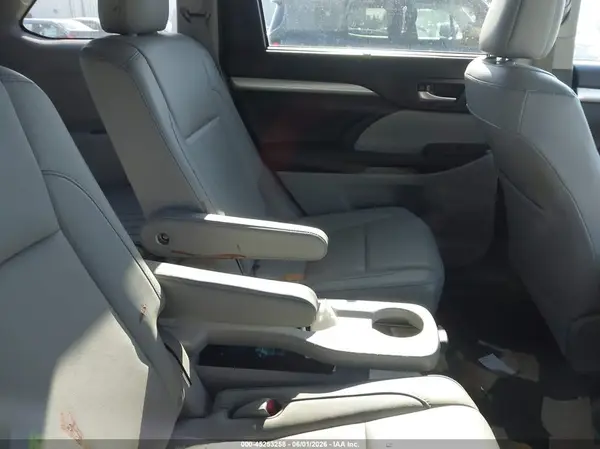 5TDJKRFH8GS303793 2016 TOYOTA HIGHLANDER - Image 8
