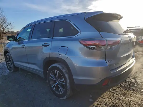 5TDJKRFH8GS307309 2016 TOYOTA HIGHLANDER - Image 2