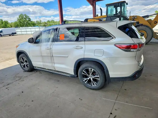 5TDJKRFH8GS309531 2016 TOYOTA HIGHLANDER - Image 2