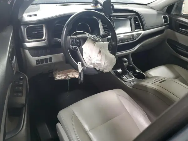 5TDJKRFH8GS320657 2016 TOYOTA HIGHLANDER - Image 8