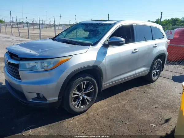 5TDJKRFH8GS330928 2016 TOYOTA HIGHLANDER - Image 2