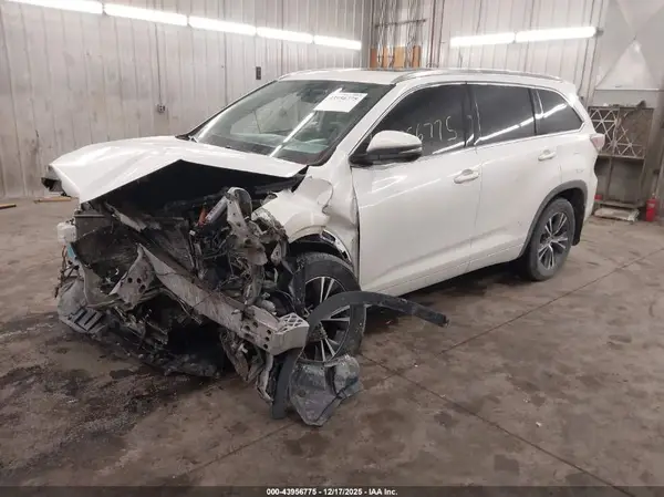 5TDJKRFH8GS338138 2016 TOYOTA HIGHLANDER - Image 2
