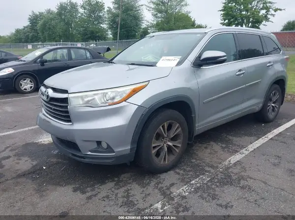 5TDJKRFH8GS500317 2016 TOYOTA HIGHLANDER - Image 2