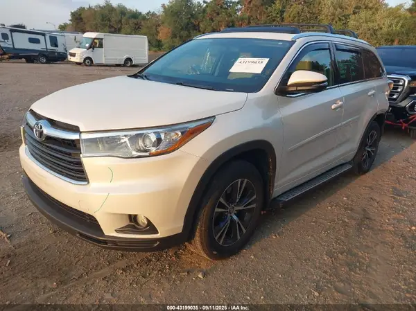 5TDJKRFH8GS500964 2016 TOYOTA HIGHLANDER - Image 2