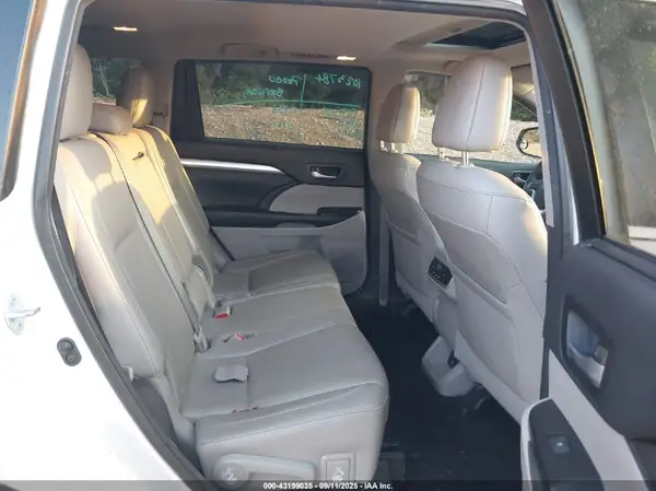 5TDJKRFH8GS500964 2016 TOYOTA HIGHLANDER - Image 8