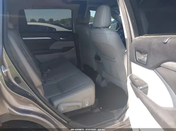 5TDJKRFH8GS504495 2016 TOYOTA HIGHLANDER - Image 8