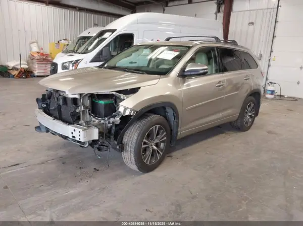 5TDJKRFH8GS506621 2016 TOYOTA HIGHLANDER - Image 2
