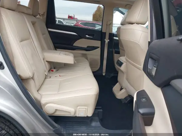 5TDJKRFH8GS506621 2016 TOYOTA HIGHLANDER - Image 8