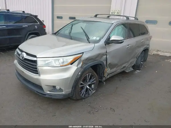 5TDJKRFH9GS230899 2016 TOYOTA HIGHLANDER - Image 2