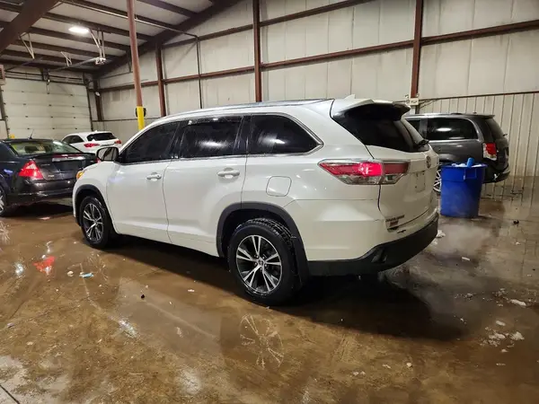5TDJKRFH9GS240591 2016 TOYOTA HIGHLANDER - Image 2