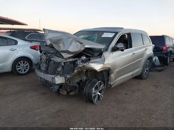 5TDJKRFH9GS277026 2016 TOYOTA HIGHLANDER - Image 2