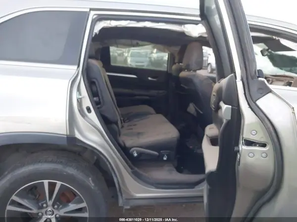 5TDJKRFH9GS277026 2016 TOYOTA HIGHLANDER - Image 8
