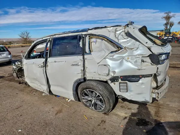 5TDJKRFH9GS278256 2016 TOYOTA HIGHLANDER - Image 2