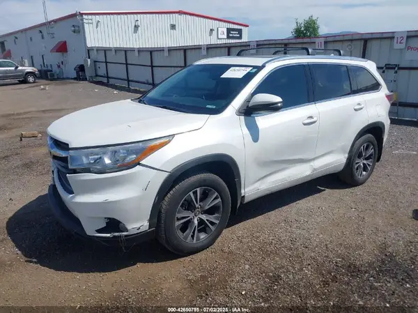 5TDJKRFH9GS282002 2016 TOYOTA HIGHLANDER - Image 2