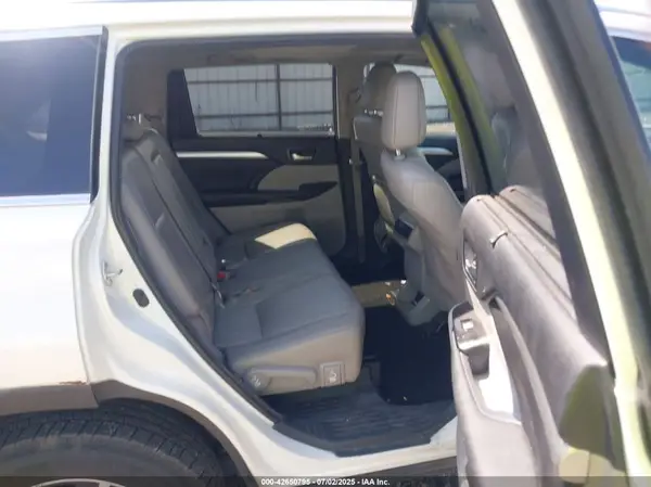 5TDJKRFH9GS282002 2016 TOYOTA HIGHLANDER - Image 8