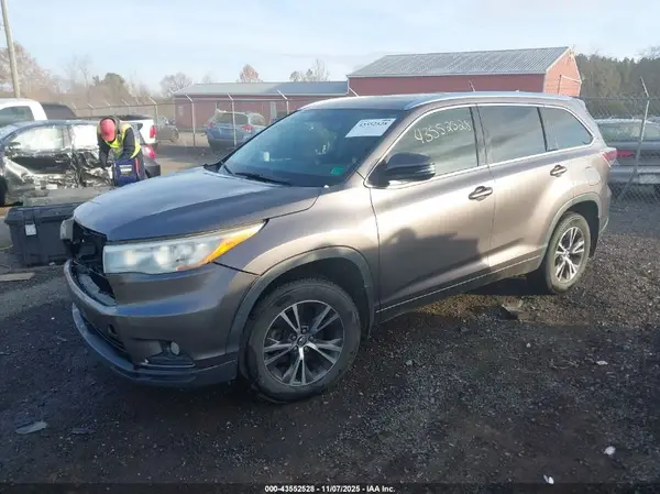 5TDJKRFH9GS283845 2016 TOYOTA HIGHLANDER - Image 2