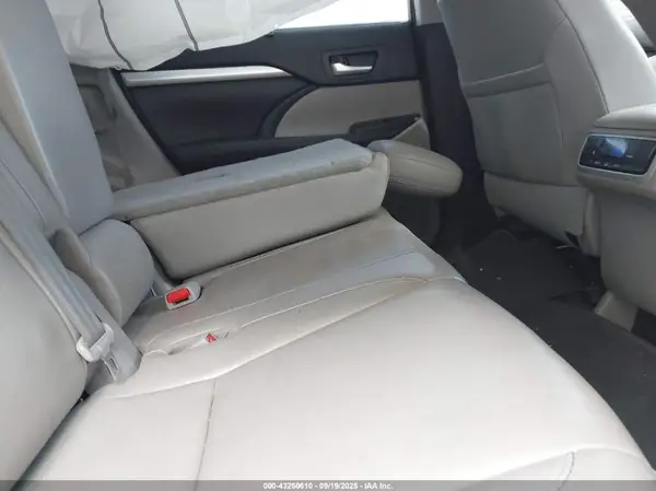 5TDJKRFH9GS300577 2016 TOYOTA HIGHLANDER - Image 8