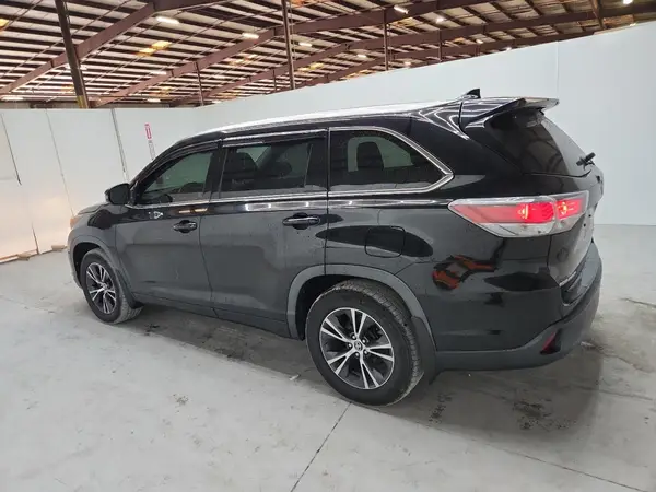 5TDJKRFH9GS309831 2016 TOYOTA HIGHLANDER - Image 2