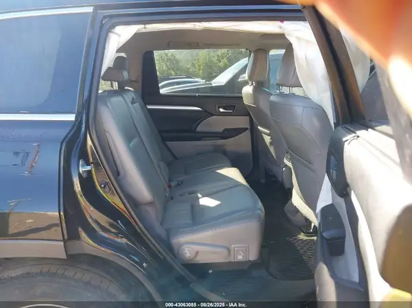5TDJKRFH9GS316522 2016 TOYOTA HIGHLANDER - Image 8
