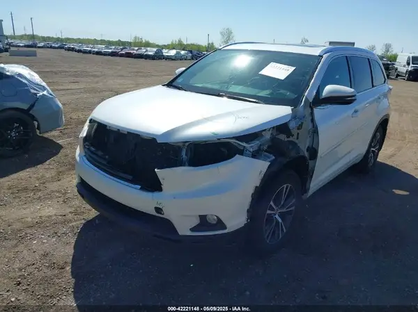 5TDJKRFH9GS319047 2016 TOYOTA HIGHLANDER - Image 2