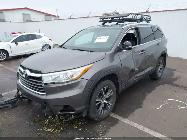 5TDJKRFH9GS332302 2016 TOYOTA HIGHLANDER - Image 2
