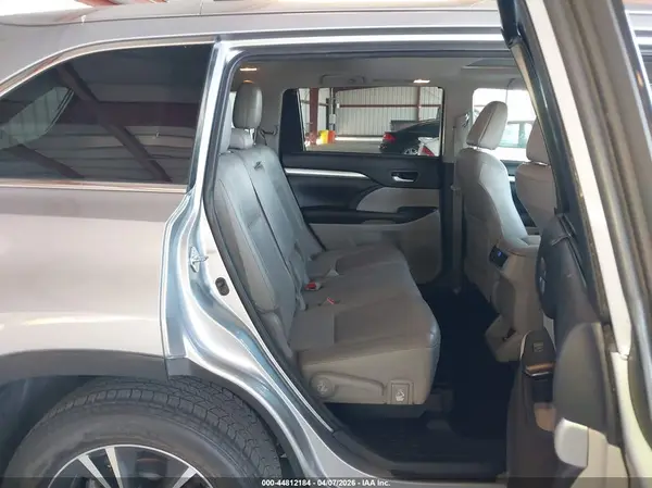 5TDJKRFH9GS340626 2016 TOYOTA HIGHLANDER - Image 8
