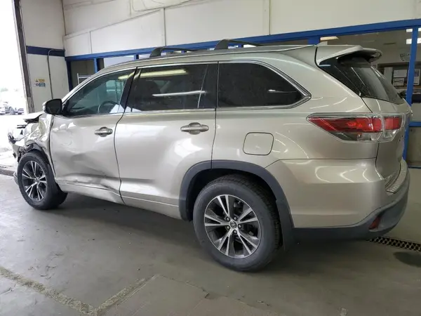 5TDJKRFH9GS346278 2016 TOYOTA HIGHLANDER - Image 2