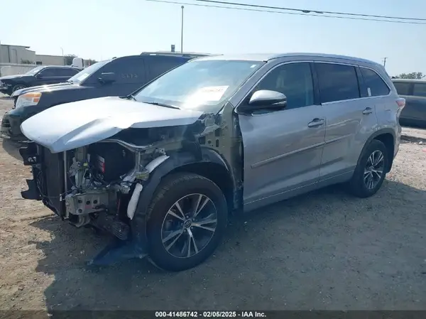 5TDJKRFH9GS354655 2016 TOYOTA HIGHLANDER - Image 2