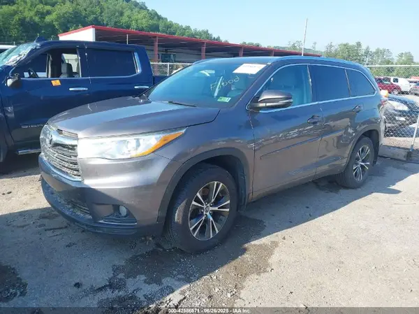 5TDJKRFH9GS503579 2016 TOYOTA HIGHLANDER - Image 2