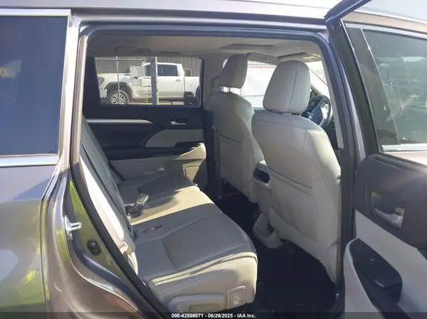 5TDJKRFH9GS503579 2016 TOYOTA HIGHLANDER - Image 8