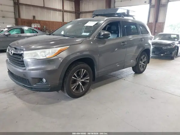 5TDJKRFH9GS504456 2016 TOYOTA HIGHLANDER - Image 2