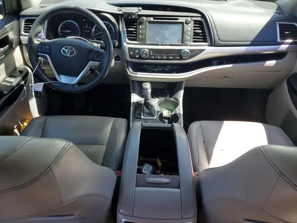 5TDJKRFH9GS504618 2016 TOYOTA HIGHLANDER - Image 8