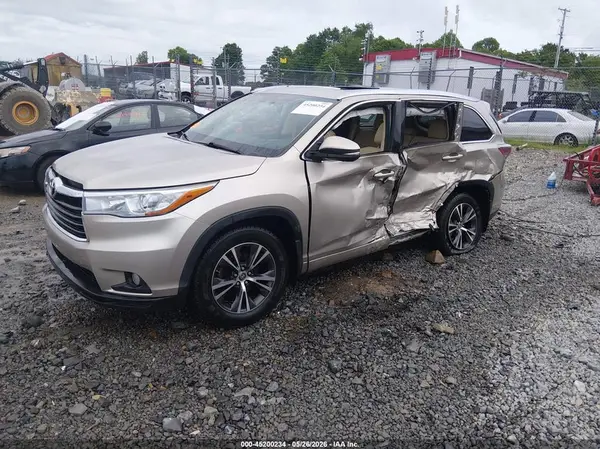 5TDJKRFHXGS231155 2016 TOYOTA HIGHLANDER - Image 2