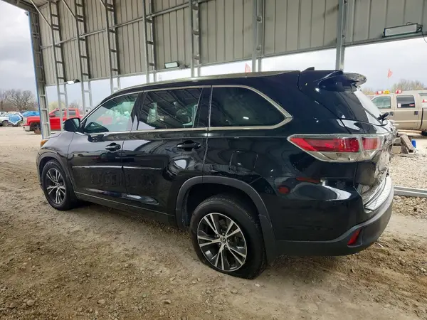 5TDJKRFHXGS236873 2016 TOYOTA HIGHLANDER - Image 2