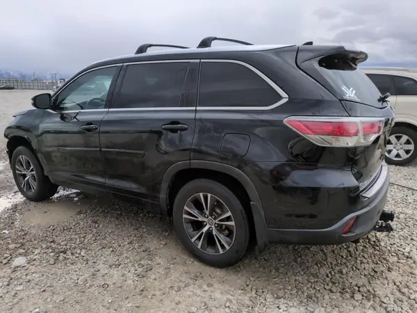 5TDJKRFHXGS239790 2016 TOYOTA HIGHLANDER - Image 2