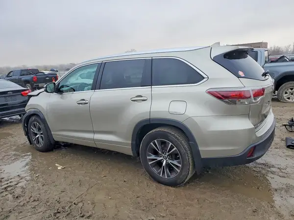 5TDJKRFHXGS241409 2016 TOYOTA HIGHLANDER - Image 2