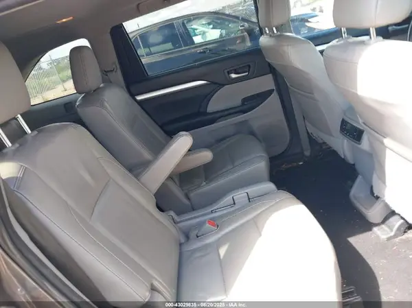 5TDJKRFHXGS242432 2016 TOYOTA HIGHLANDER - Image 8