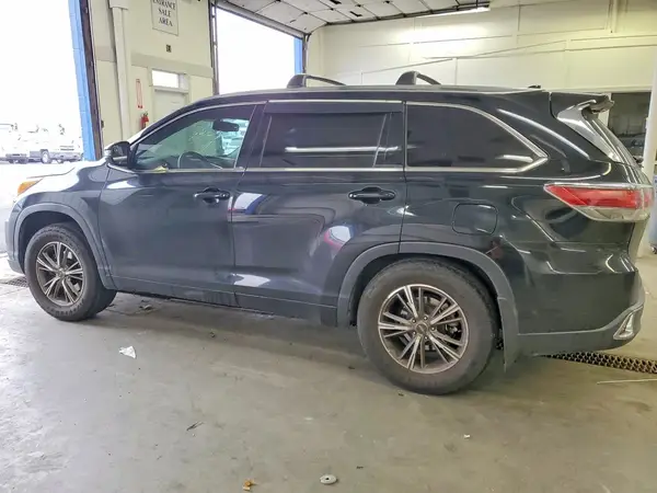 5TDJKRFHXGS242897 2016 TOYOTA HIGHLANDER - Image 2