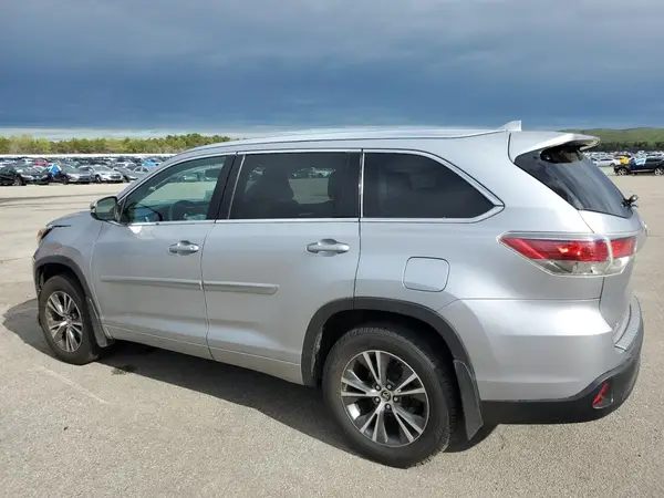 5TDJKRFHXGS246318 2016 TOYOTA HIGHLANDER - Image 2
