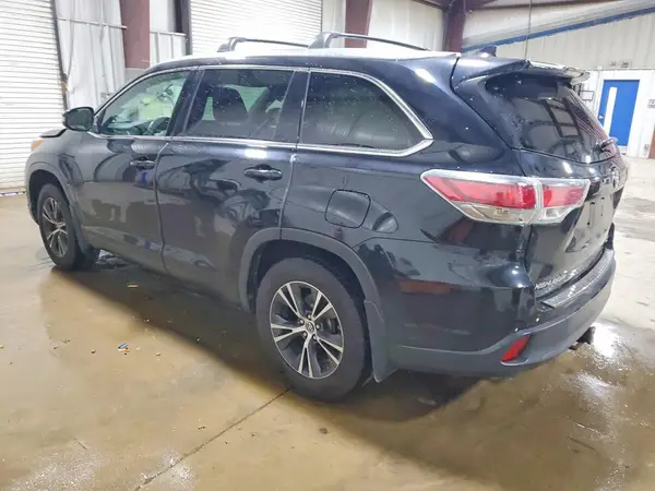 5TDJKRFHXGS246982 2016 TOYOTA HIGHLANDER - Image 2