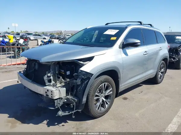 5TDJKRFHXGS247601 2016 TOYOTA HIGHLANDER - Image 2