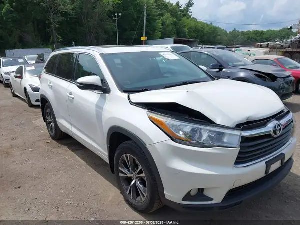 5TDJKRFHXGS250711 2016 TOYOTA HIGHLANDER - Image 1