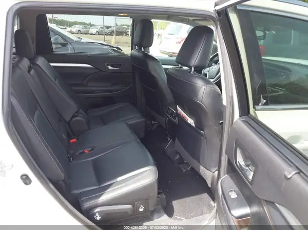 5TDJKRFHXGS250711 2016 TOYOTA HIGHLANDER - Image 8