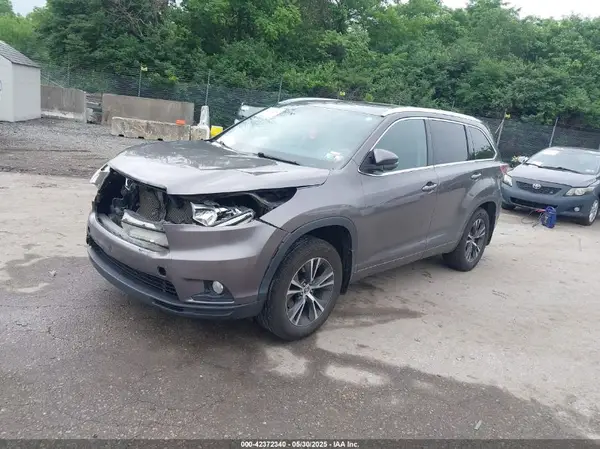 5TDJKRFHXGS258923 2016 TOYOTA HIGHLANDER - Image 2