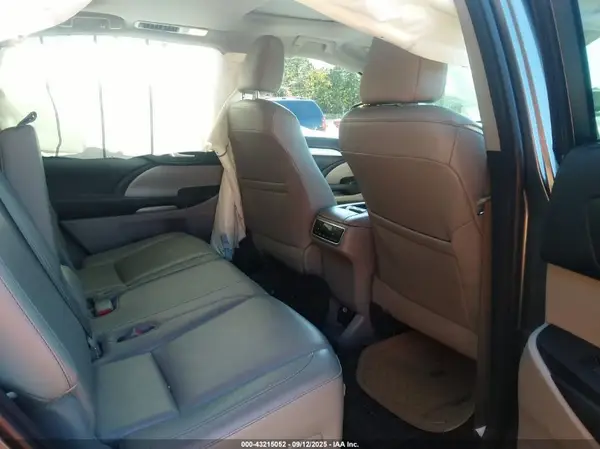 5TDJKRFHXGS258971 2016 TOYOTA HIGHLANDER - Image 8