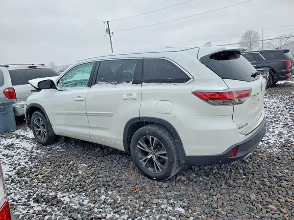 5TDJKRFHXGS264107 2016 TOYOTA HIGHLANDER - Image 2