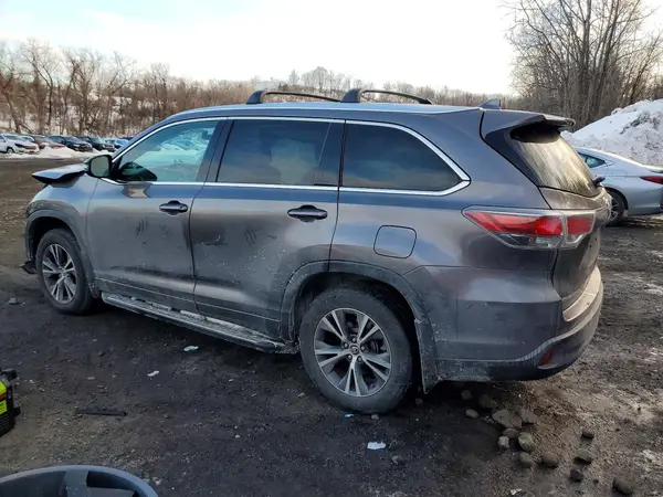 5TDJKRFHXGS266293 2016 TOYOTA HIGHLANDER - Image 2