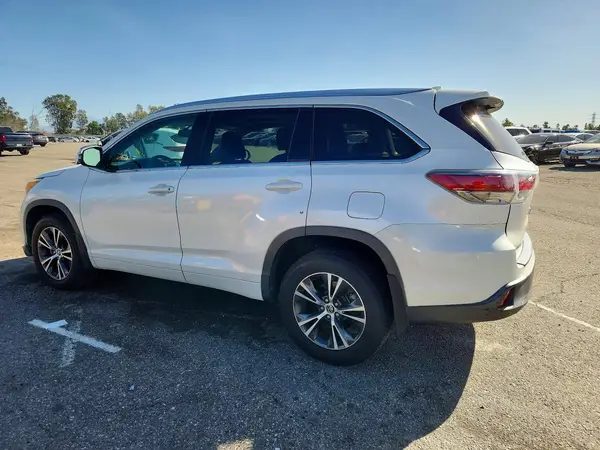 5TDJKRFHXGS268545 2016 TOYOTA HIGHLANDER - Image 2