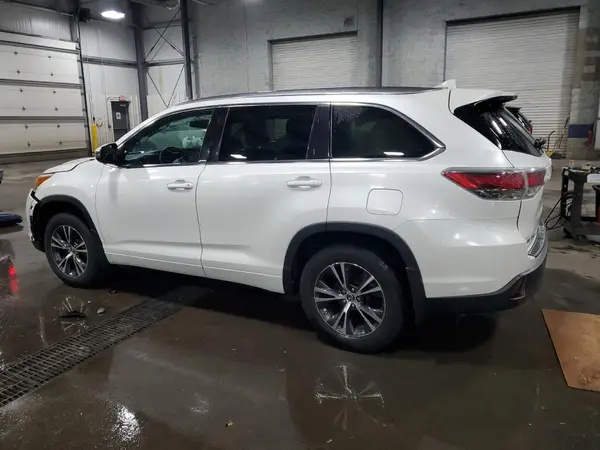 5TDJKRFHXGS269162 2016 TOYOTA HIGHLANDER - Image 2