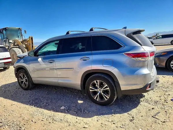 5TDJKRFHXGS274670 2016 TOYOTA HIGHLANDER - Image 2
